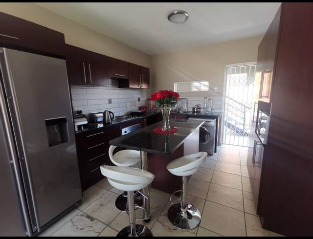 2 BEDROOM APARTMENT TO LET IN WATERVAL EAST